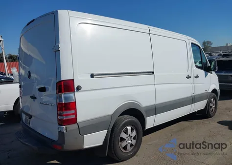 2015 Mercedes-Benz Sprinter 2500 Normal Roof из США, поврежденный, VIN WD3PE7CC1F5947732